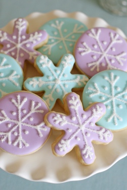 pastel-snowflake-cookies